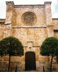 Fachada de la iglesia